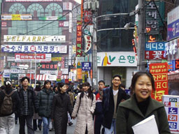 Crowd scene in Taehangno