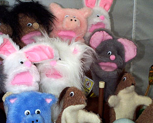 [happy puppets]